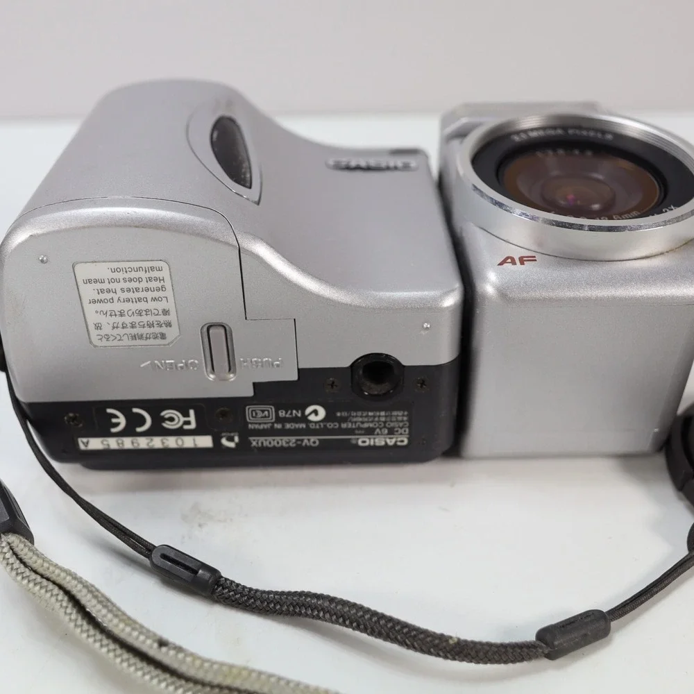 *NOT WORKING* CASIO QV-2300UX Compact‎ Digital Camera 2.1MP FOR PARTS REPAIR